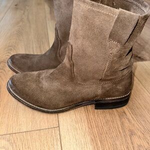 Zigi Girl Soho Cannoli Brown Suede Ankle Boots